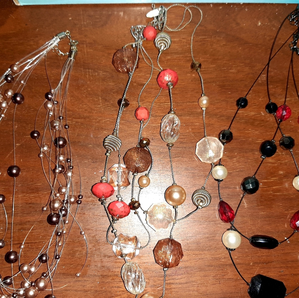***Lot 5 necklaces